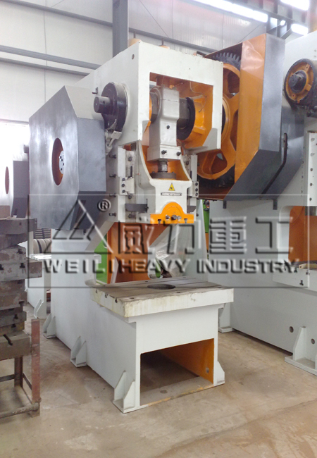 威力重工生產的JB21S鋼板深喉沖床