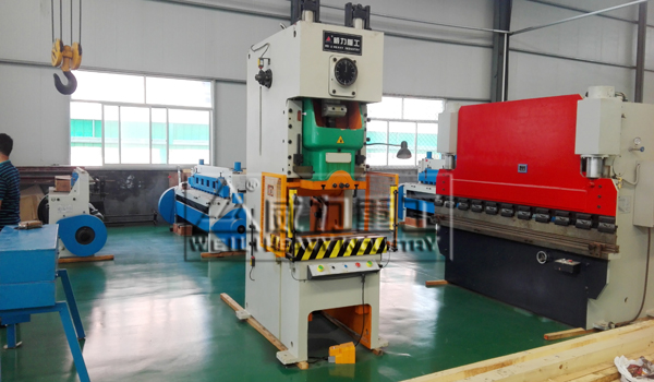 氣動沖床加工生產車間