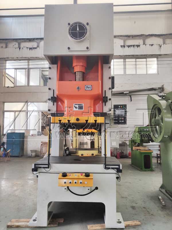 200噸氣動(dòng)沖床壓力機(jī)