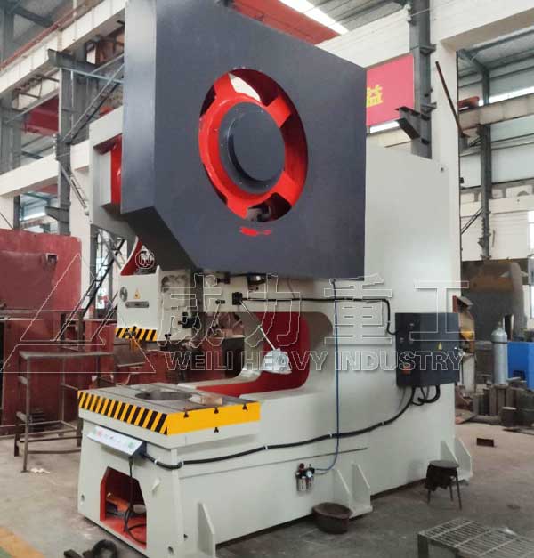 200噸開(kāi)式深喉口壓力機(jī)