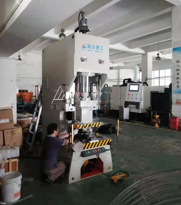 PLC+伺服系統(tǒng)的80噸液壓沖床