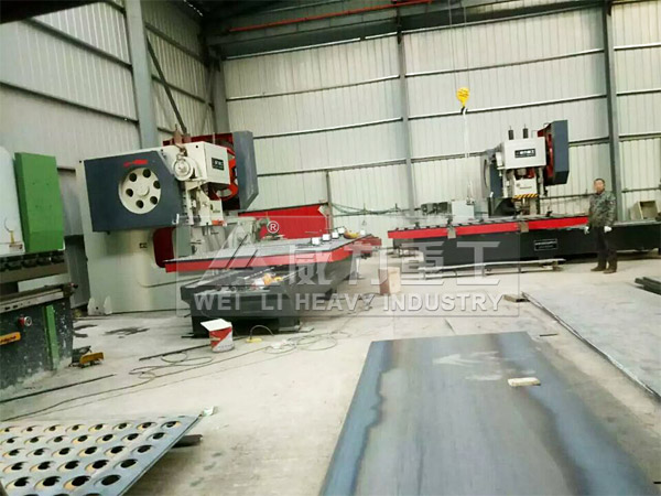 使用200噸深喉沖床沖孔除塵器花板的注意事項